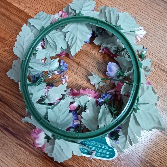 Set of 2 NWT PartyLite Vintage Floral Candle Rings - 4" and 6" - Picture 3 of 6